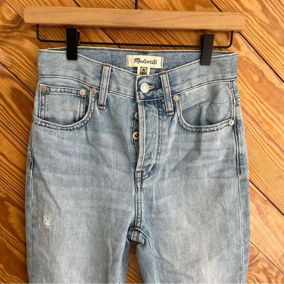 Madewell The Perfect Vintage Jean in Calabria Wash: Ripped Edition - Picture 5 of 9